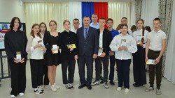 Краснояружские школьники получили премии главы администрации