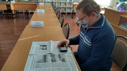 Краснояружская библиотека получила электронную лупу для слабовидящих читателей