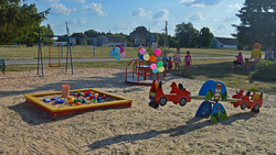 Обновлённая детская площадка открылась в посёлке Прилесье Краснояружского района