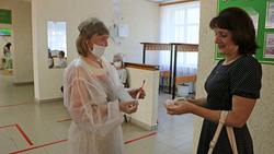 Директор Ракитянской школы №2 Елена Псарёва призвала земляков проголосовать по поправкам