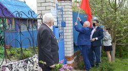 Глава Краснояружского района Валерий Бурба поздравил ветеранов с Днём Победы на дому