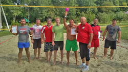 Команда из Пролетарского победила на турнире по пляжному волейболу в Ракитянском районе