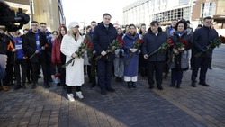 Вице-спикер Госдумы РФ приехала в Белгородскую область и почтила память погибших 30 декабря