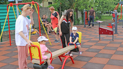 Новая универсальная детская игровая площадка появилась в Ракитном на улице Пролетарская