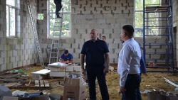 Глава администрации Ракитянского района проверил ход работ в Трефиловской школе