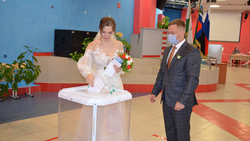 Ракитянские молодожёны посетили избирательный участок в день бракосочетания