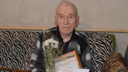 Власти района поздравили краснояружца с 95-летием