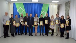 Краснояружские власти поздравили тружеников сферы ЖКХ и бытового обслуживания