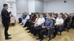 Глава Краснояружского округа встретился со старшеклассниками