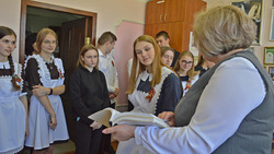Сотрудники отдела ЗАГС Краснояружского района провели тематическую встречу для школьников