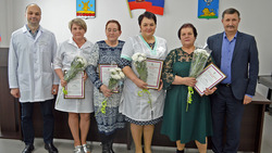 Власти поздравили краснояружских женщин-медиков с наступающим 8 Марта