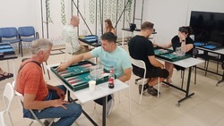 Краснояружцы приняли участие в соревнованиях по длинным нардам