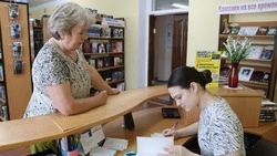 Работники Центральной краснояружской библиотеки провели стажировку для школьников