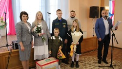 Власти поздравили ракитянок с Днём матери