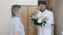 Александр Шуваев поздравил белгородскую семью с рождением тройни