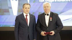 Вячеслав Гладков вручил награды государственного и регионального уровней белгородцам  
