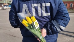 Ракитянские волонтёры поздравили женщин с праздником весны