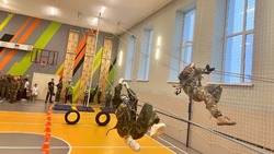 Ракитянские школьники получили новый скалодром