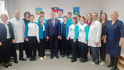 Глава администрации Краснояружского района встретился с учениками медицинского класса