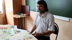«Саша Беликов смеётся». Венгеровский учитель рисования – о творчестве и карикатурах