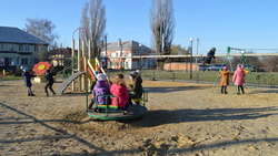 Новая детская площадка появилась на месте пустыря в Красной Яруге