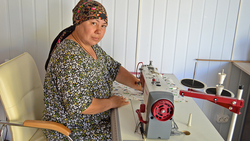 Краснояруженка открыла ателье по ремонту и пошиву одежды благодаря программе соцконтрактов