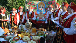 Краснояружцы отметили День семьи и приняли участие в фестивале «Русь матрёшечная»