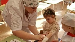 Работники ракитянской ЦРБ провели занятие воспитанников детского сада № 3