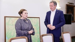 Вячеслав Гладков поприветствовал Жанну Чефранову в должности сенатора от Белгородской области 