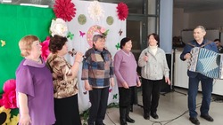 Ракитянцы приняли участие в литературно-музыкальном вечере «Мы славим женщину России»