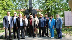 Ракитянцы возложили цветы к стеле героям-чернобыльцам