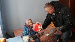 Власти Ракитянского района поздравили долгожительницу с юбилеем