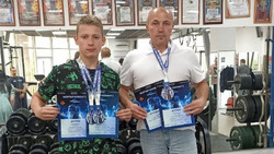Ракитянцы завоевали медали на белгородских соревнованиях по силовым видам спорта