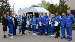Ракитянские власти поздравили сотрудников скорой помощи с профессиональным праздником