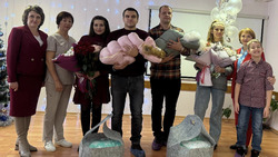 Власти Ракитянского района поздравили две молодые семьи с пополнением