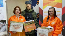 Краснояружцы собрали более 100 новогодних посылок для военных