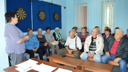 Заведующая поликлиникой Краснояружской ЦРБ встретилась с ветеранским активом
