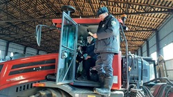 Краснояружские сельхозпредприятия представили свой тракторный парк на техосмотр