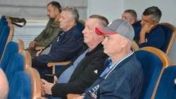 Глава администрации Краснояружского района Виталий Кутоманов провёл встречу с фермерами