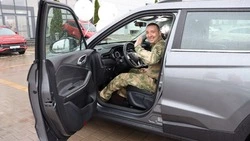 Филиал фонда «Защитники Отечества» передал ветерану СВО ключи от новой машины