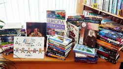 Краснояружцы подарили районной библиотеке более 180 книг