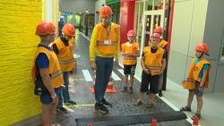 Белгородские школьники познакомились с особенностями ремонта дорог