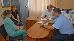 Глава администрации Краснояружского района провёл личный приём граждан в селе Теребрено
