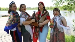 Ракитянцы провели праздничный фотофлешмоб «В русском стиле»