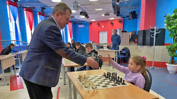 Белгородский гроссмейстер Александр Иванов провёл сеанс одновременной игры в Ракитном