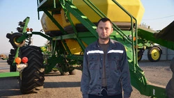 Власти Краснояружского района занесли имя механизатора Евгения Сечного на Доску почёта
