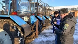 Ракитянские предприятия агропромышленного комплекса начали представлять на осмотр технику