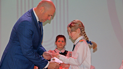 Власти Ракитянского района вручили жителям знаки отличия ГТО