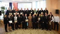 Власти Ракитянского района поздравили полицейских с профессиональным праздником