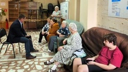 Глава администрации Краснояружского района навестил своих земляков в ПВР